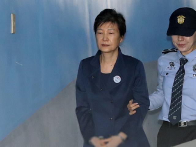 박근혜 파기환송심 <strong>징역</strong> 35년 <strong>구형</strong>…검찰 "오로지 남탓"