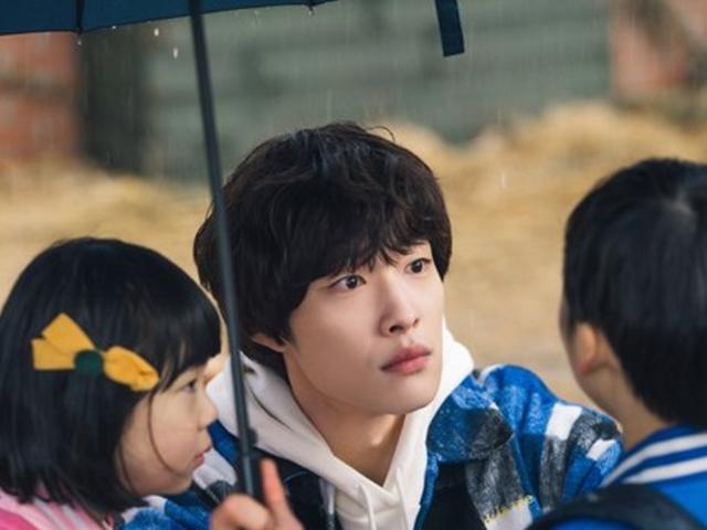 ‘더 킹’을 망작이라 하기엔…1인 4<strong>역</strong> 이 남자가 눈에 밟힌다