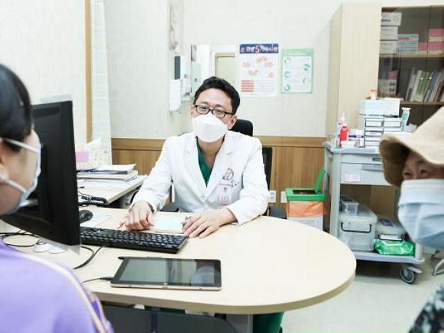 하루 1~2끼로 두 달 만에 15㎏ 감량… 엄마에게 간 기증한 딸