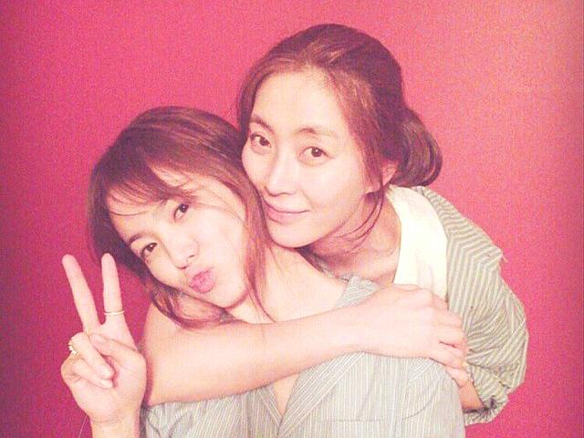 송혜교X<strong>송윤아</strong>, 20년 ‘찐우정’..얼굴 반 셀카에 “언니 눈 어딨어?”→“눈 없쩡”