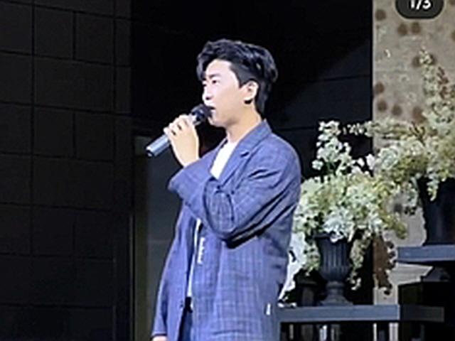 임영웅, 부산서 ‘깜짝’ <strong>결혼식 축가</strong> 영상…신랑과 어떤 사이?