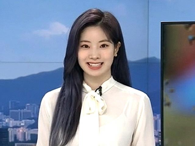 <strong>트와이스</strong> 다현, 일일 기상캐스터 깜짝 등장…"뉴스 생방송 굉장히 떨려"