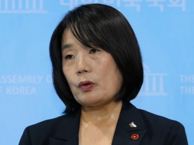 윤미향, 2015년에 "아버지 <strong>위암</strong> 3기"…안성 쉼터서 일했을때와 겹쳐