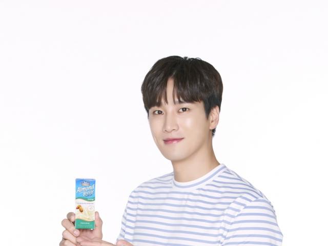 아몬드브리즈, 새 모델로 <strong>안보현</strong> 발탁
