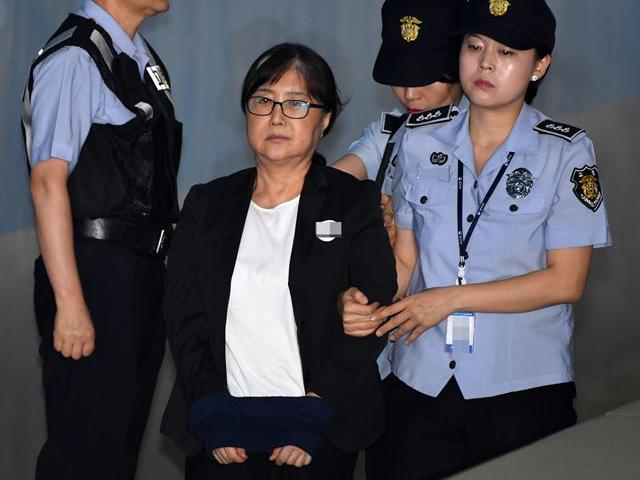 <strong>최서원</strong> "박근혜 대통령 성공 바랐는데…진작 못 떠난 것 후회"