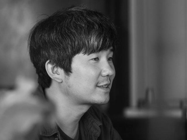 한지민‧남주혁과 멜로 찍던 영화감독, 돌연 연극 연출한 이유