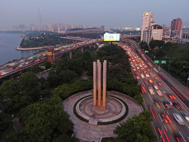 '역사의 죄인' 전두환 흔적, 더 늦기 전에 지운다