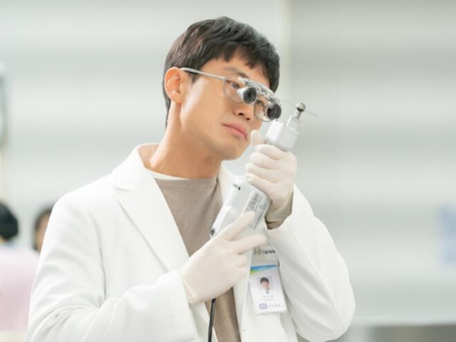 ‘영혼 고치는 슈퍼히어로’ 판타지가 위험한 이유