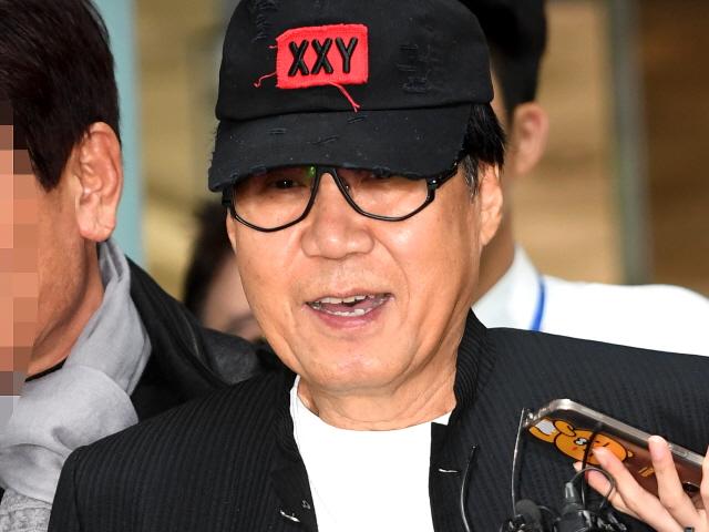 '이 망할 놈의 현대미술'...<strong>조영남</strong>, 무죄 확정→소회 담은 책 출간