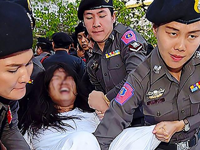 충격 “태국에선 떨어진 <strong>지폐</strong> 밟으면 이렇게 됩니다”