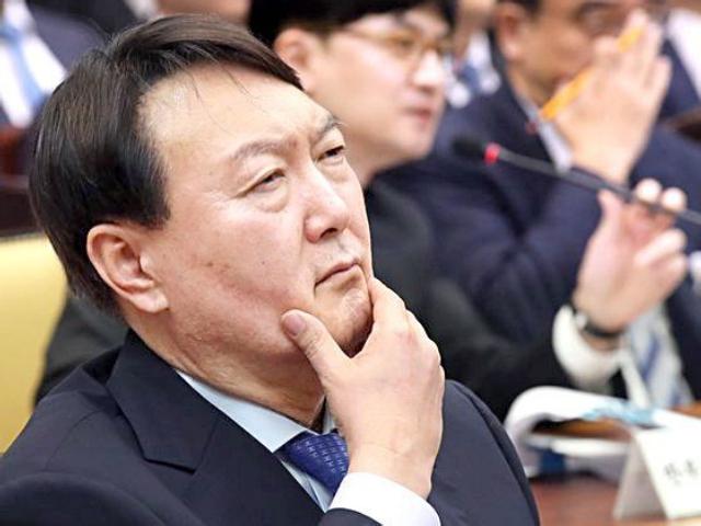 '영웅'이거나 이 갈리는 '원수'거나···통합당에게 <strong>윤석열</strong>이란