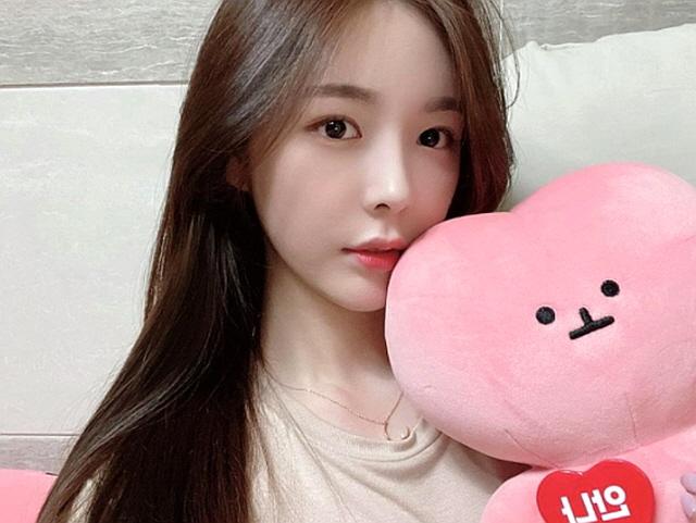 <strong>천안나</strong> "친했던 후배들이 거짓 '학폭' 주장..공황장애+우울증으로 힘들어 법적대응할 것"