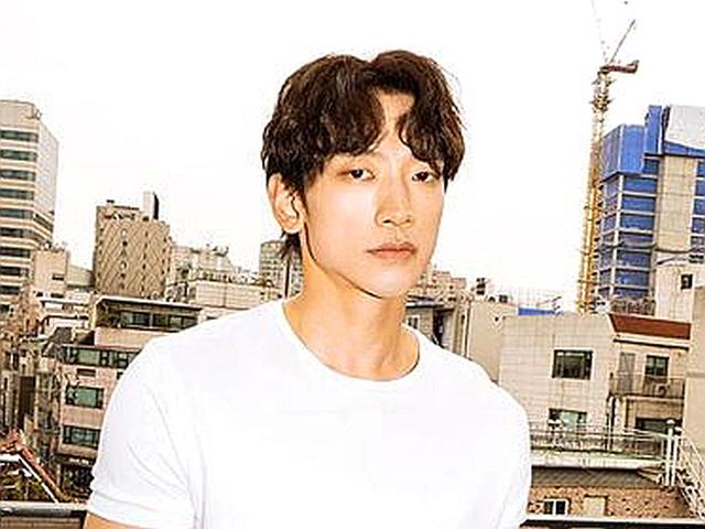 “비 형님은 인성도 완벽한 내 롤모델”…<strong>연예인</strong> ‘갑질’ <strong>논란</strong> 속 前 매니저 훈훈한 미담 공개
