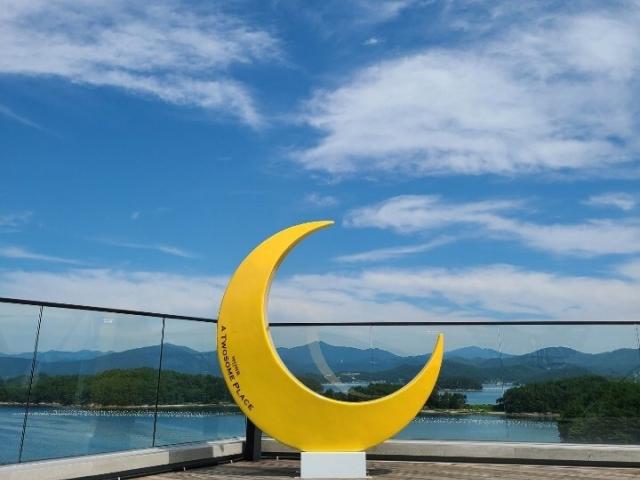 '뷰 맛집'으로 통하는 투썸플레이스, ‘카페케이션’ <strong>명소</strong> 5곳