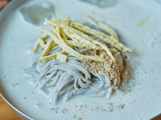 마늘시대 가고 ‘감자천하’ 오는 장터... 막국수냐 콩국수냐, 고민되면 메밀콩국수