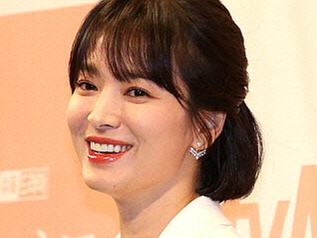 송혜교, <strong>서경덕</strong> <strong>교수</strong>와 美에 한국어 안내서 1만부 '또 쾌척'