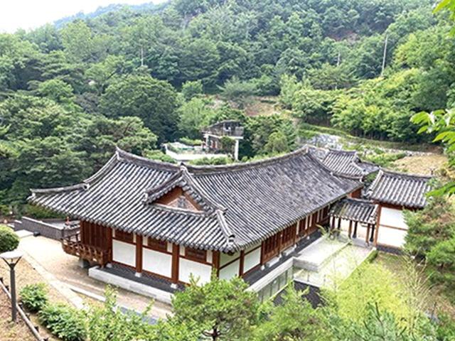 <strong>도심</strong> 속 <strong>힐링</strong> 산책 -함께 걸을까 부암동 한 바퀴