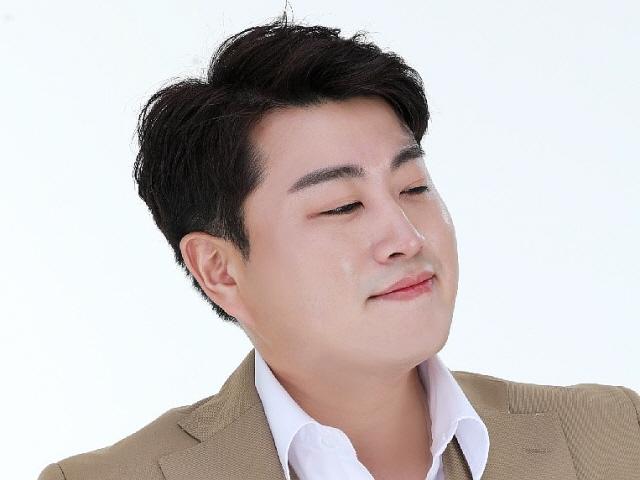 [단독] <strong>김호중</strong>, 입영일 당일 새벽 응급실행...군대 연기 '시간벌기' 논란
