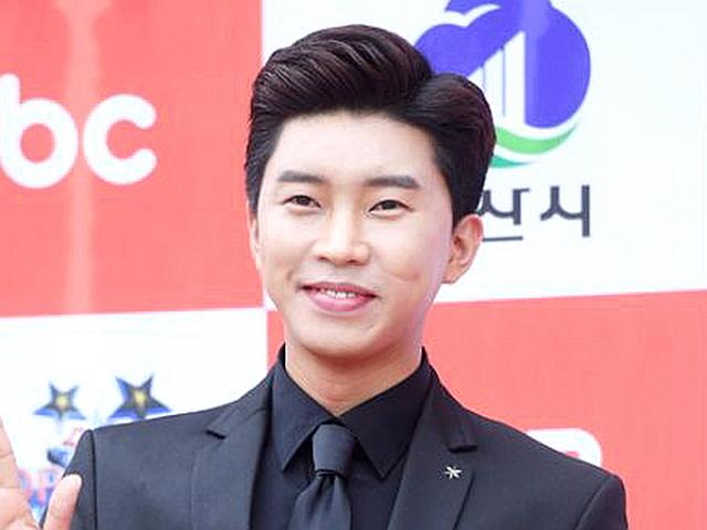 <strong>임영웅</strong> <strong>홀대</strong> <strong>논란</strong>, 소속사 사과에도 풀리지 않는 의혹 [ST이슈]