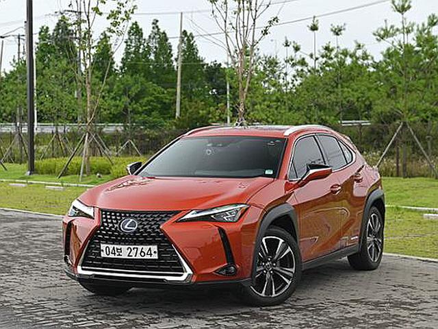자유로에서 만난 프리미엄 컴팩트, ‘<strong>렉서스</strong> UX 250h AWD’