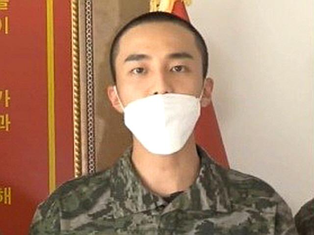 [팝업★]'해병대 입대' 로이킴, 군기 바짝 첫 근황 공개..삭발 머리+그을린 피부