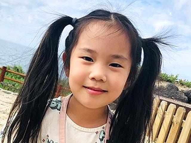 '기태영♥유진' 딸 <strong>로희</strong>, 엄마·아빠 빼닮은 미모 "예쁜 너 사랑해"