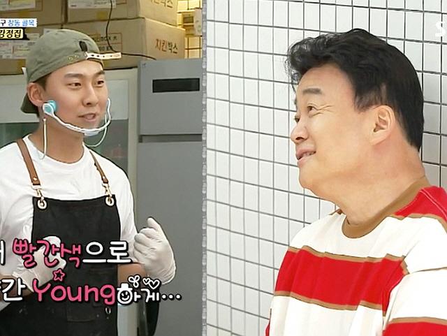 [스브스夜] '골목식당' 백종원, <strong>사회</strong><strong>생활</strong> 만렙 닭강정집 사장님의 칭찬에 '마음 활짝'