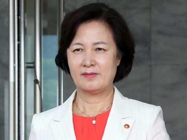 검찰 인사 논란에 추미애 "묵묵히 일하는 검사 <strong>격려</strong>코자"