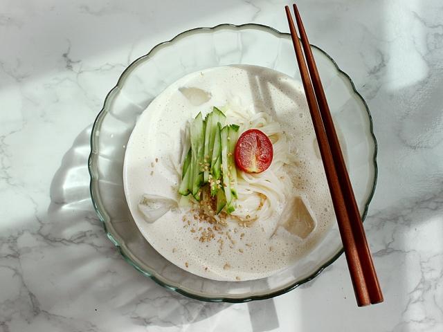 두부로 만드는 초간단 <strong>콩국수</strong>