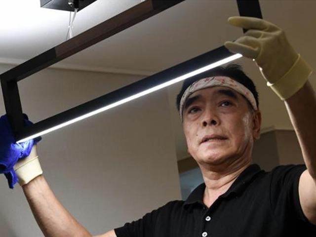'<strong>청소</strong>아재'로 연 인생 2막... "중견기업 월급보다 더 벌어요"