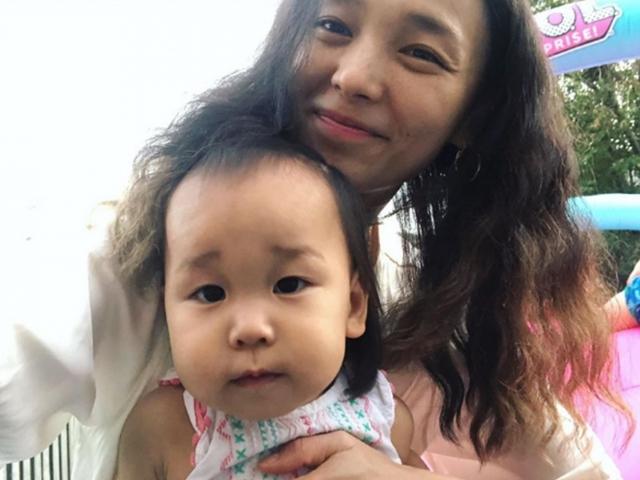 <strong>원더걸스</strong> 출신 선예, 32번째 생일 근황…셋째딸 안고 환한 미소