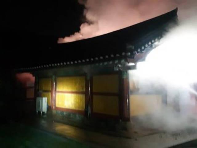 화성 용주사서 불…<strong>정조</strong> 위패 모신 호성전 전소