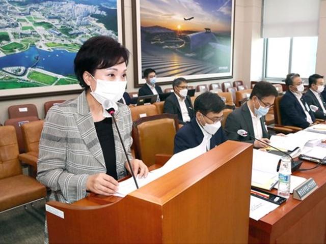 “효과 나타난다” <strong>김현미</strong>의 8월, 은마는 22억 신고가 찍었다
