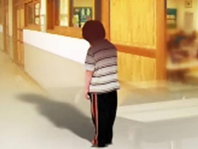 <strong>곰팡이</strong> 핀 집에 어린 아들 5명 방치한 '70대 친아빠'