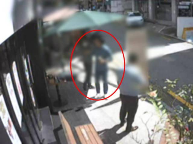 "마스크 써달라" <strong>카페</strong> 손님에 말했더니 커피 집어던져
