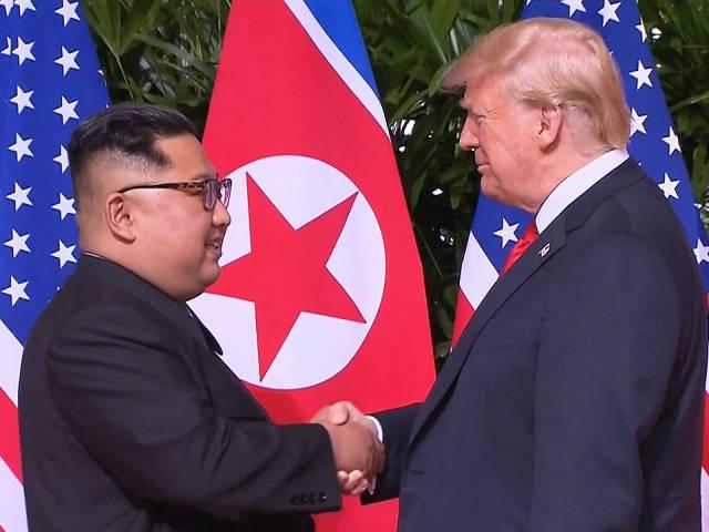 <strong>트럼프</strong>-김정은 친서엔 "마법의 힘 · 특별한 우정" 친밀감 말 잔치