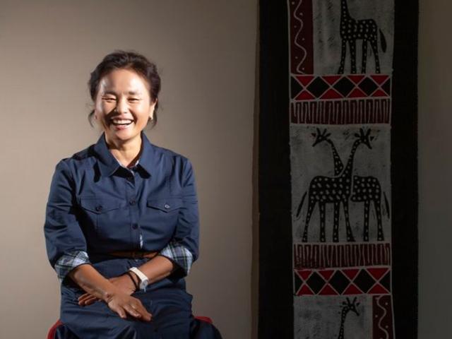 [아무튼, 주말] “상금 4억원은 아프리카에…내 옷값은 1달러”