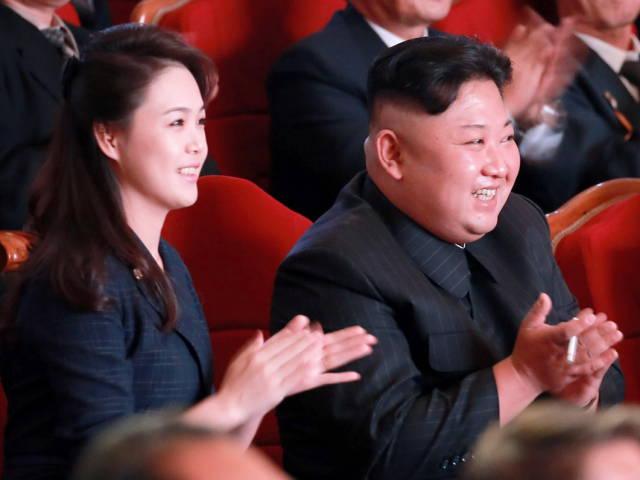 김정은에 “담배 안 좋다”…<strong>김여정</strong> 얼어붙고 리설주는 맞장구