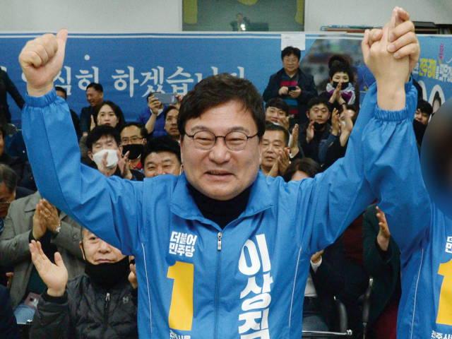 이상직의 이상한 이혼… 선거<strong>운동</strong>도 행사도 전처와