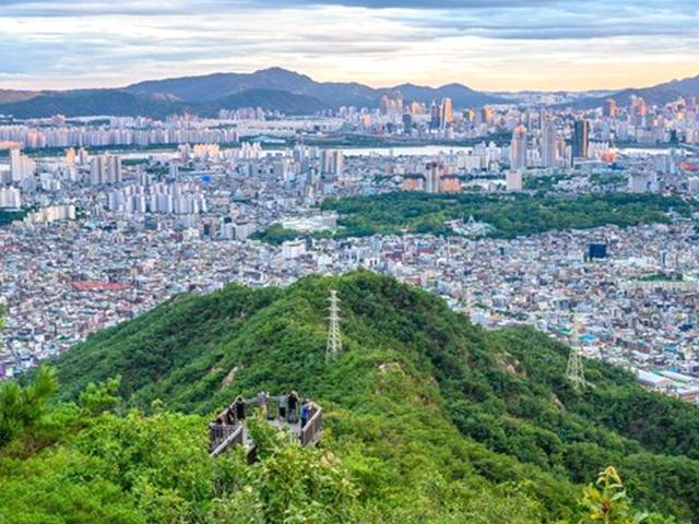 거리두기도 하고 인생 사진도 찍고…서울에 이런 뷰가 있다고?