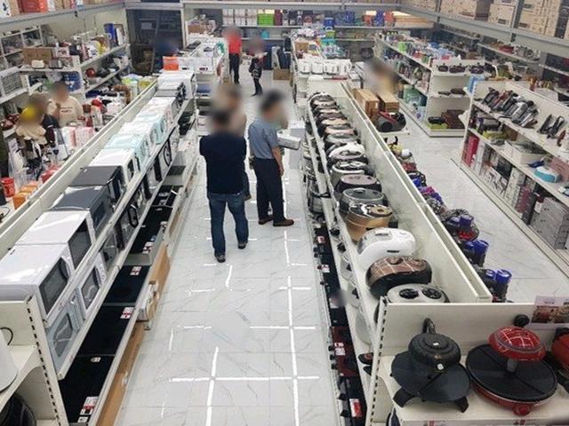 "90% 할인" 잘 고르면 득템, 입소문 타고 몰려왔다