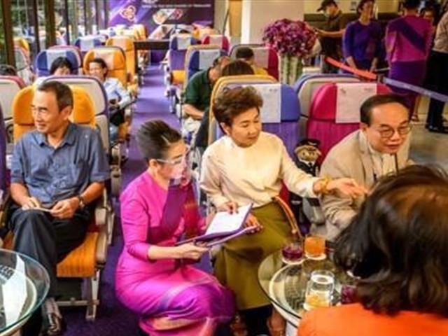 싱가포르-타이항공, 도넛 팔고 기내식 배달도 '살아남자' 닮은꼴