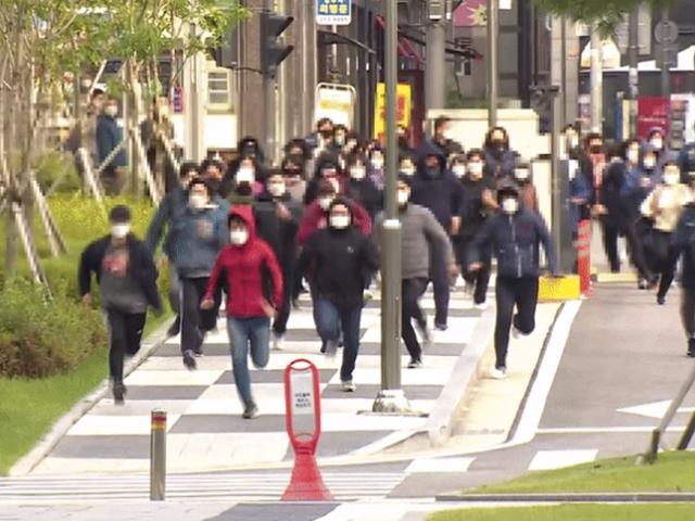 신천지 <strong>이만희</strong> 재판 방청권 둘러싸고 육탄 충돌