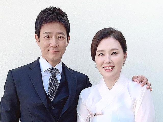 하희라, <strong>최수종</strong>과 결혼 25주년 반지 공개 "항상 꼈더니 타원형으로 변해