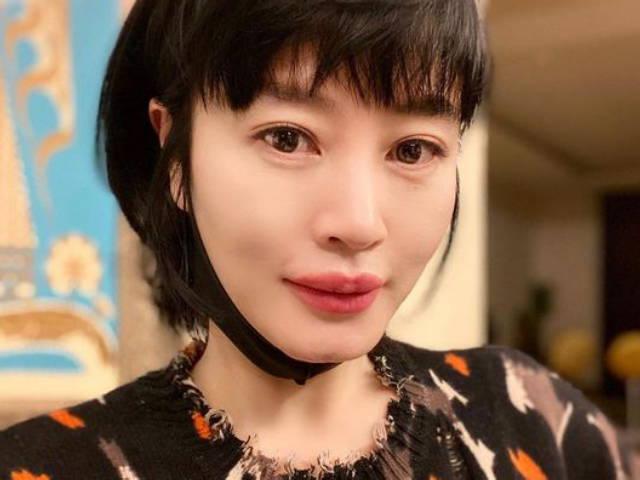 김혜수, 51살 안믿기는 美친 <strong>동안</strong><strong>미모</strong>..이 언니 나이를 거꾸로 먹나