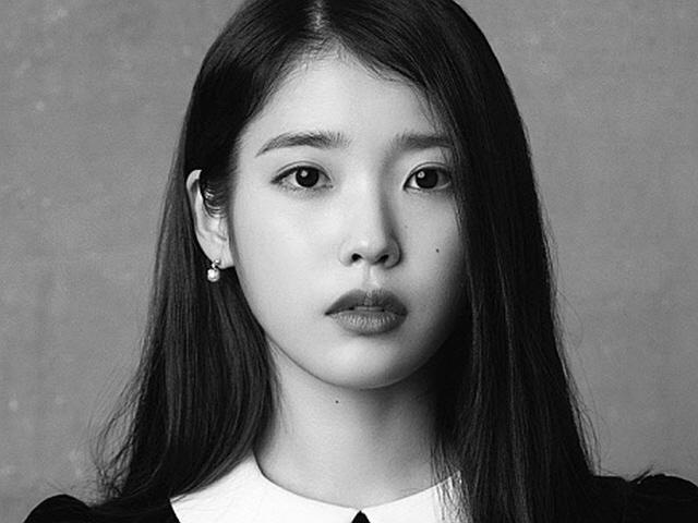 ‘여자 연예인’과 ‘사람’ 사이에서 <strong>아이유</strong>는 ‘지금’을 피워내고 있다 [플랫] [핀라이트]