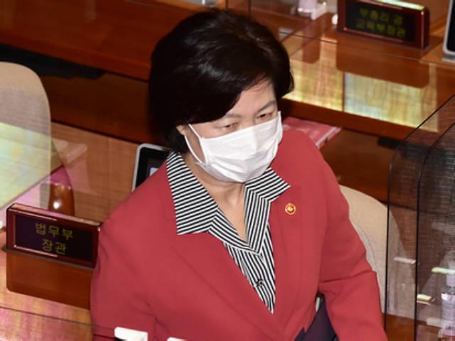 추미애, 평검사 저격에… 검찰 내부 “나도 커밍아웃” 불만 폭발