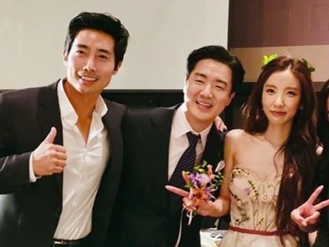 이근 대위, <strong>지숙</strong>♥이두희 결혼식 인증샷..인맥이 의외로 넓네