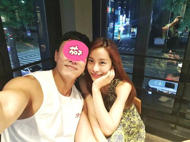 '<strong>임신</strong>' 조민아, 근육 뿜뿜 '6살 연상 남편'과 카페 데이트.."사랑꾼"