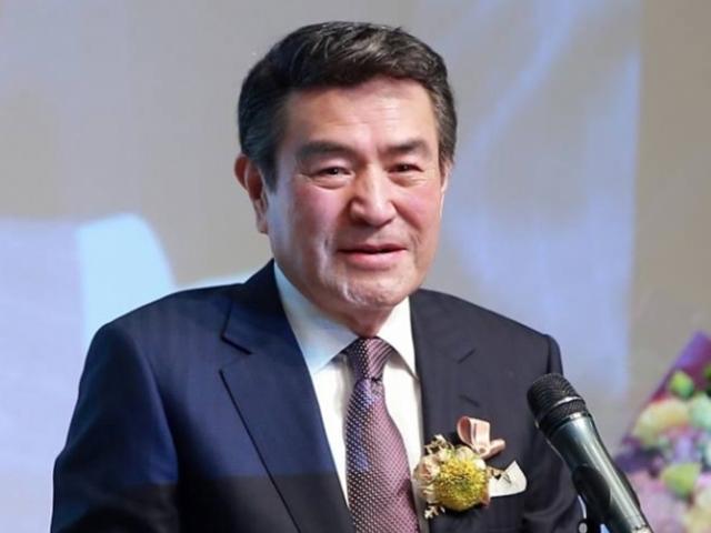 <strong>홍정욱</strong> 정계복귀설…아버지 남궁원도 관심 집중